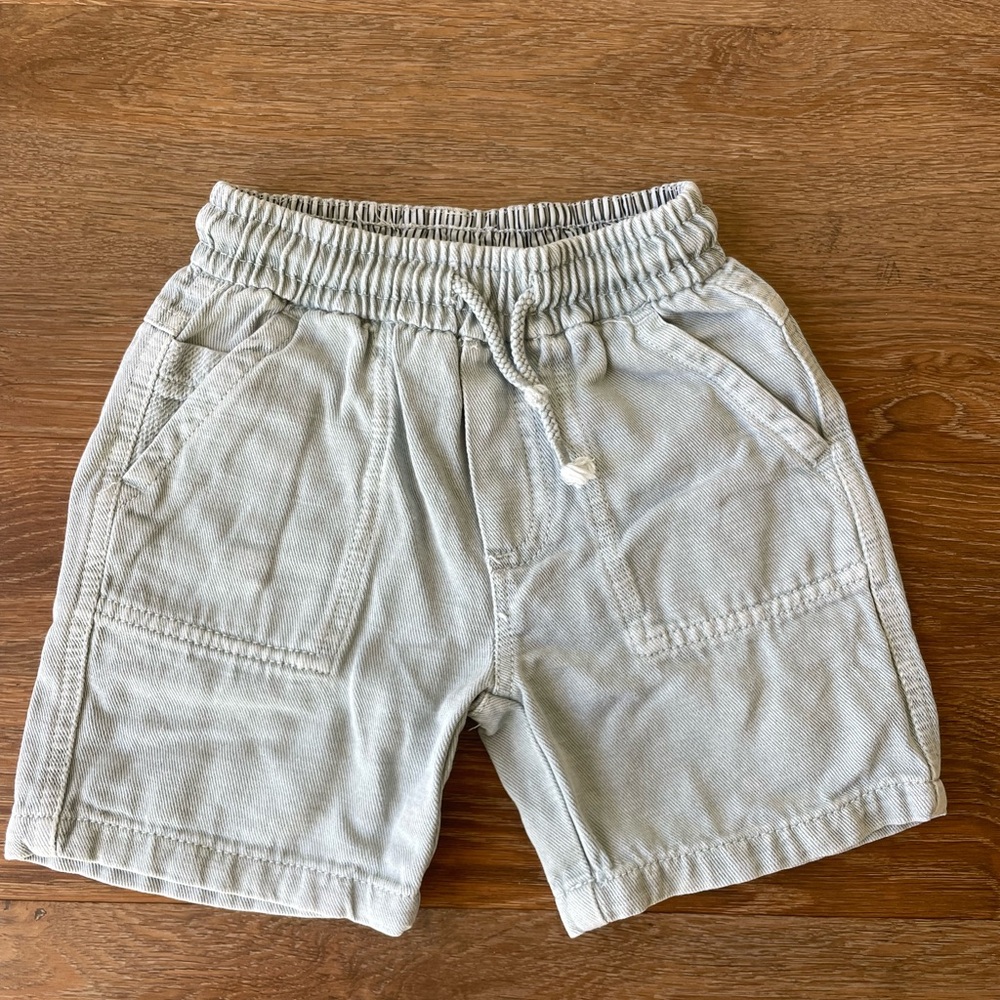 Zara shorts. Size 4. Great condition! Grey.